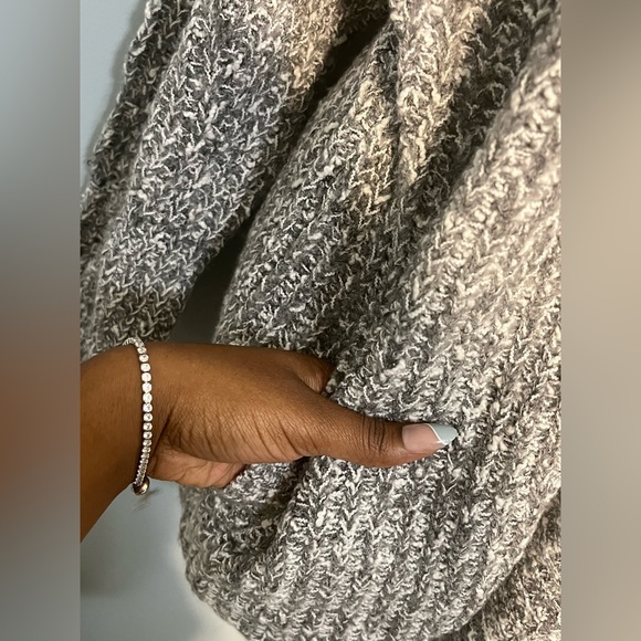 • Abercrombie & Fitch Gray Cardigan Gray White New Without Tags - Picture 7 of 10